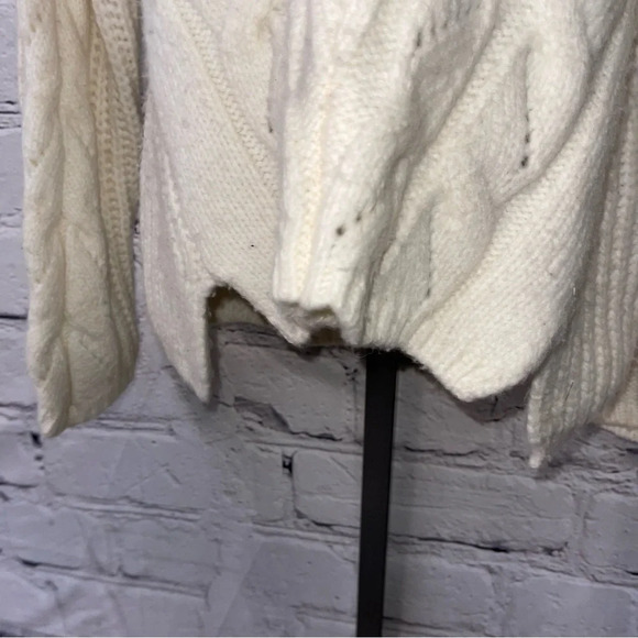 Anthropologie ivory sweater women’s medium - Picture 4 of 7